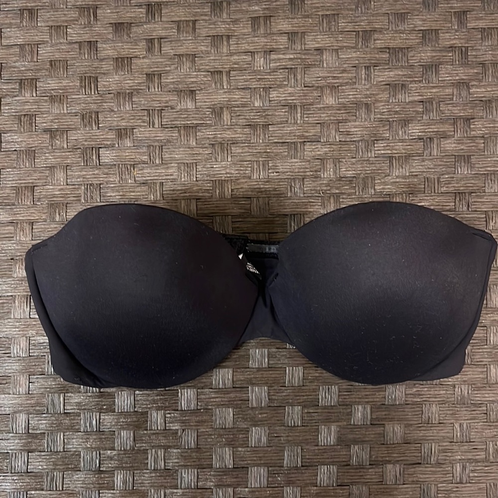 Black strapless VS bra